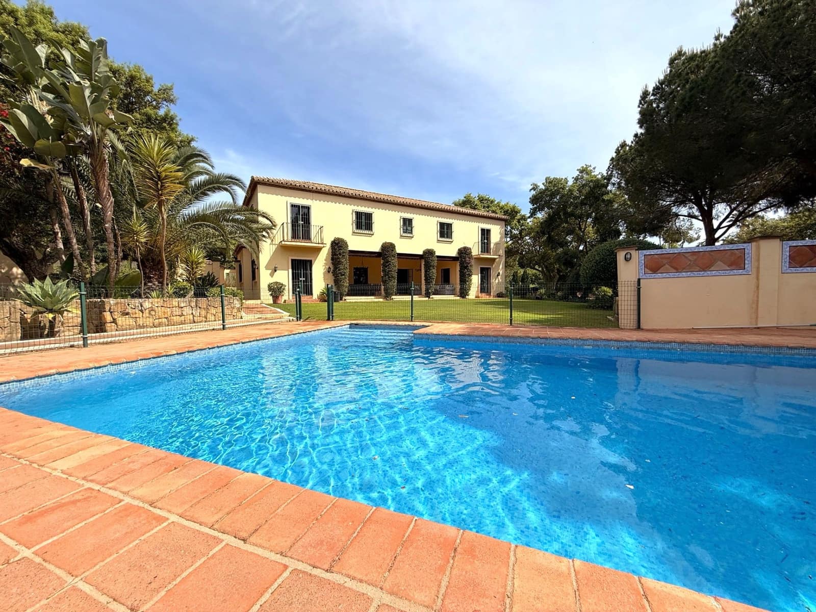 6 soveværelse Villa til salg i Sotogrande med swimmingpool garage - € 1.795.000 (Ref: 9770311)