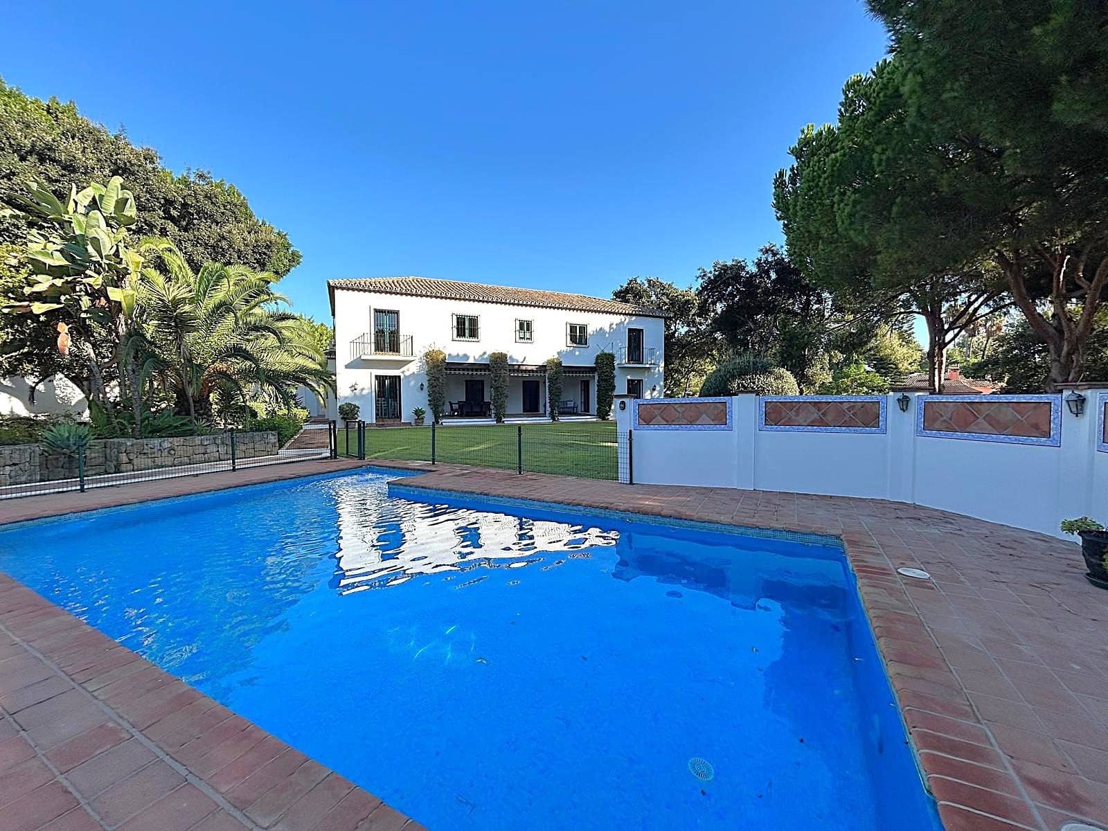 6 bedroom Villa for sale in Sotogrande with pool garage - € 1,795,000 (Ref: 9770311)