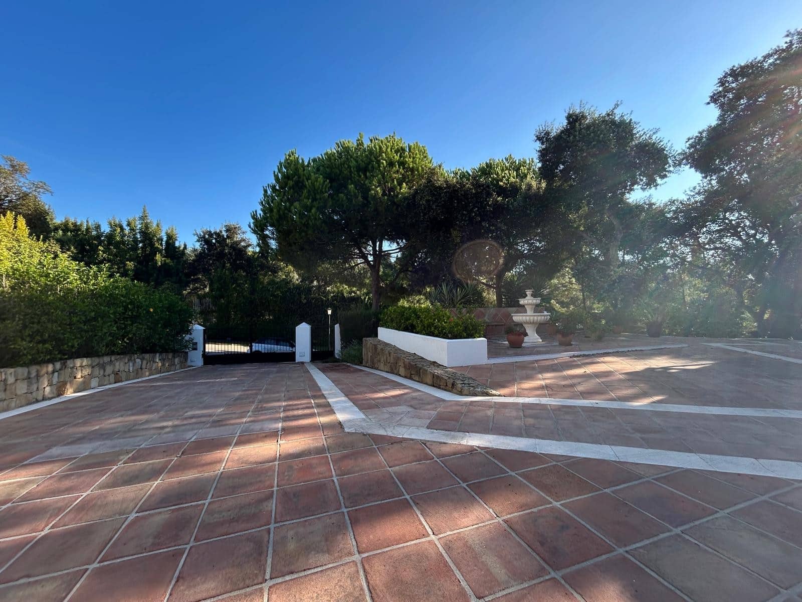 6 bedroom Villa for sale in Sotogrande with pool garage - € 1,795,000 (Ref: 9770311)