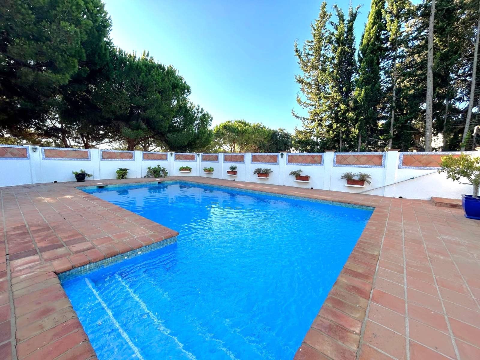 6 bedroom Villa for sale in Sotogrande with pool garage - € 1,795,000 (Ref: 9770311)
