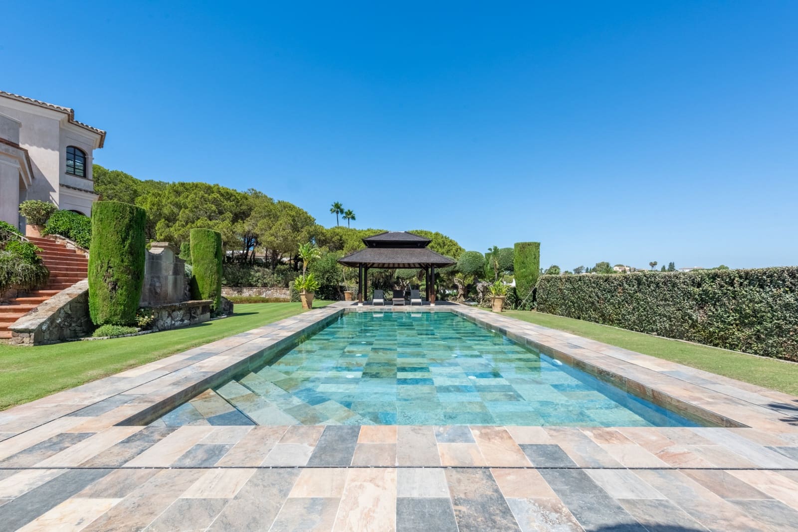 5 quarto Moradia para venda em San Roque com piscina garagem - 3 750 000 € (Ref: 9770312)