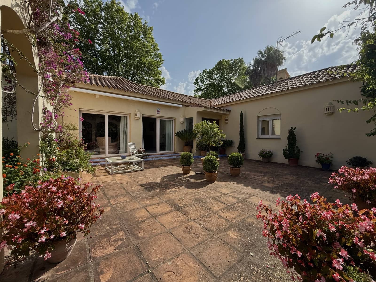 5 Zimmer Villa zu verkaufen in Sotogrande mit Pool Garage - 995.000 € (Ref: 9770313)