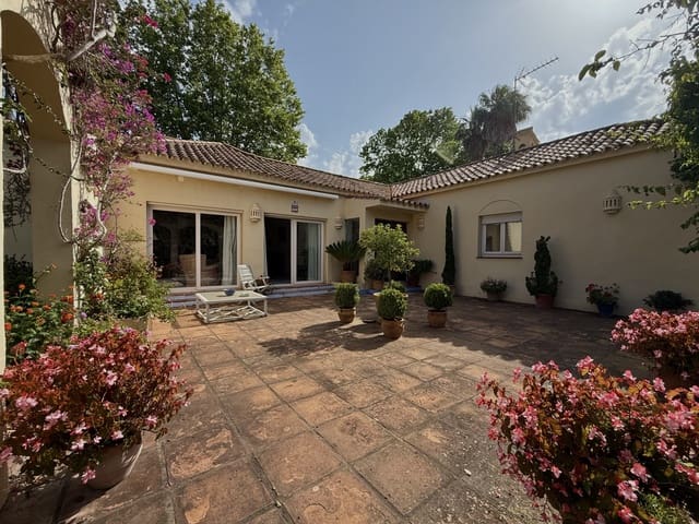 5 Zimmer Villa zu verkaufen in Sotogrande Alto, San Roque mit Pool Garage - 995.000 € (Ref: 9770313)