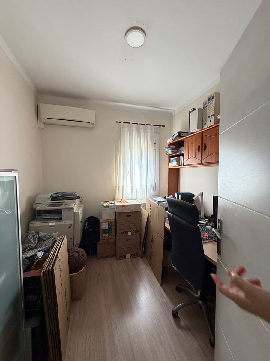 4 bedroom Flat for sale in Lleida city - € 185,000 (Ref: 10005728)