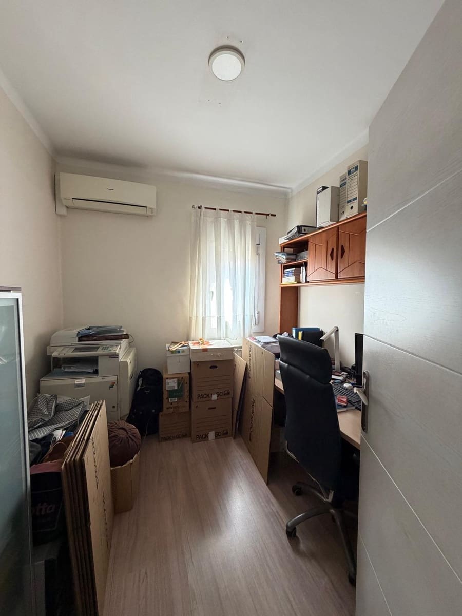 4 bedroom Flat for sale in Lleida city - € 185,000 (Ref: 10005728)
