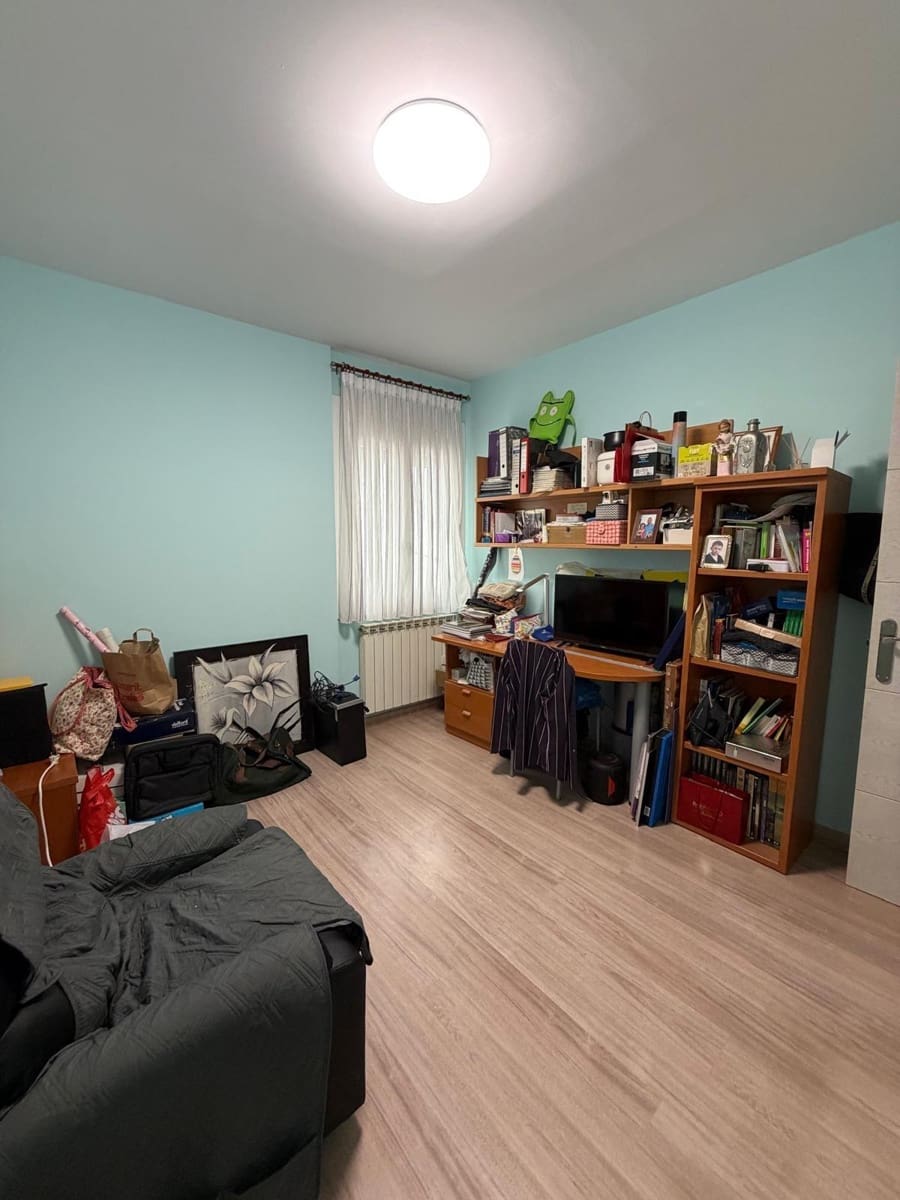 4 bedroom Flat for sale in Lleida city - € 185,000 (Ref: 10005728)