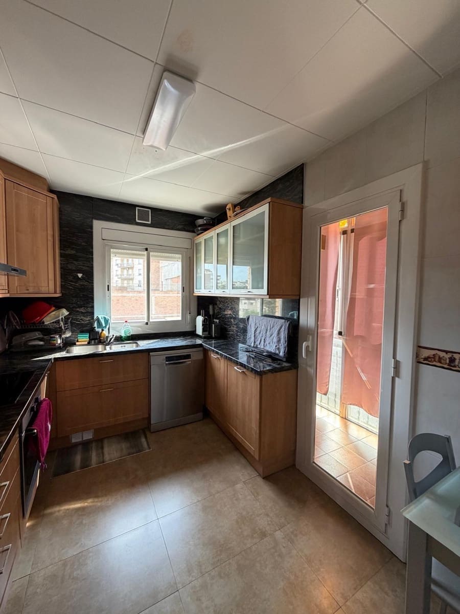 4 bedroom Flat for sale in Lleida city - € 185,000 (Ref: 10005728)