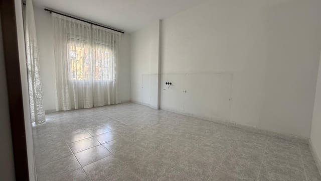 4 bedroom Flat for sale in Girona city - € 265,000 (Ref: 10009200)