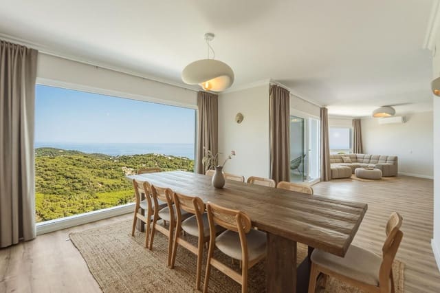 5 makuuhuone Huvila myytävänä paikassa Roca Grossa, Lloret de Mar mukana uima-altaan 
autotalli - 4 500 000 € (Ref: 10030671)