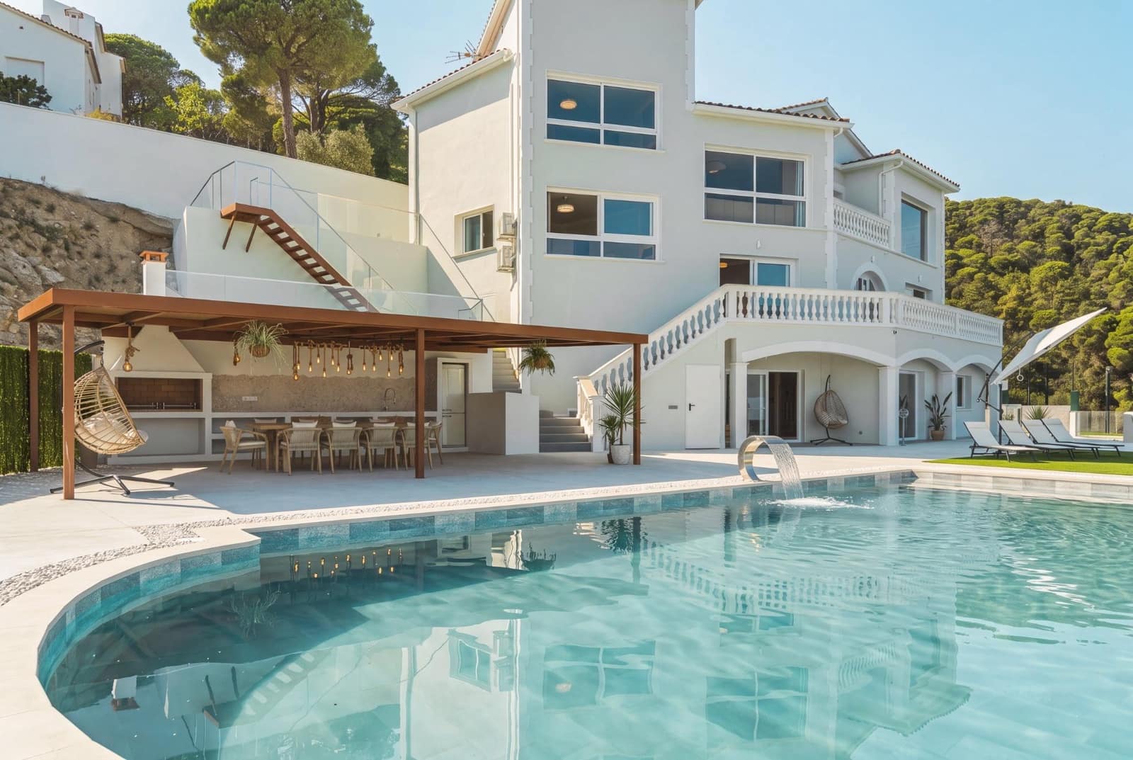 5 makuuhuone Huvila myytävänä paikassa Lloret de Mar mukana uima-altaan 
autotalli - 4 500 000 € (Ref: 10030671)