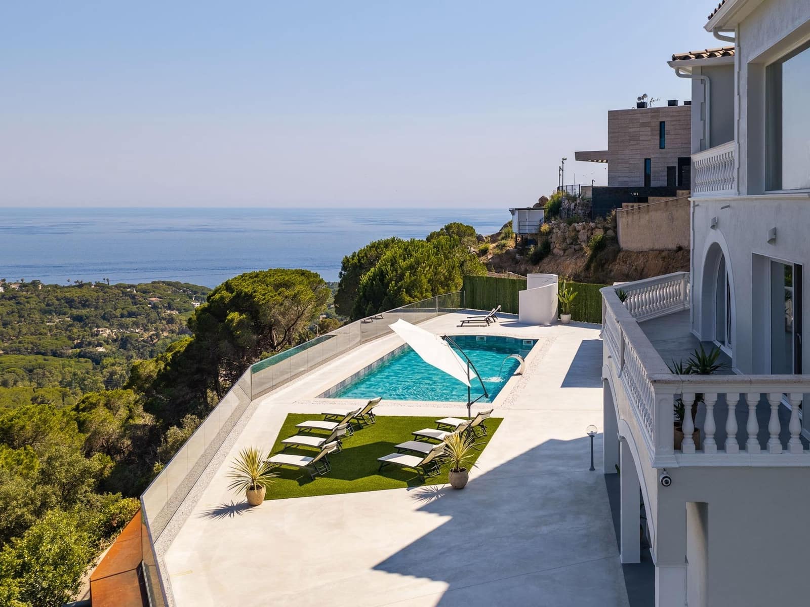 5 makuuhuone Huvila myytävänä paikassa Lloret de Mar mukana uima-altaan 
autotalli - 4 500 000 € (Ref: 10030671)