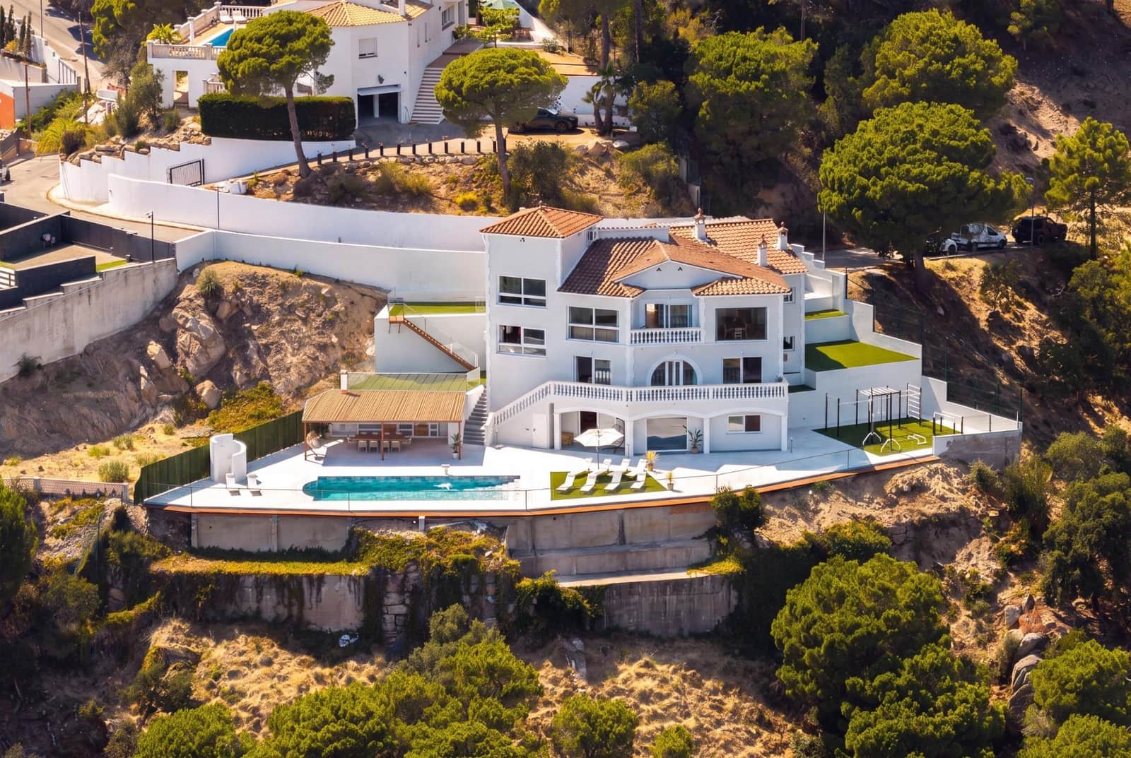 5 makuuhuone Huvila myytävänä paikassa Lloret de Mar mukana uima-altaan 
autotalli - 4 500 000 € (Ref: 10030671)