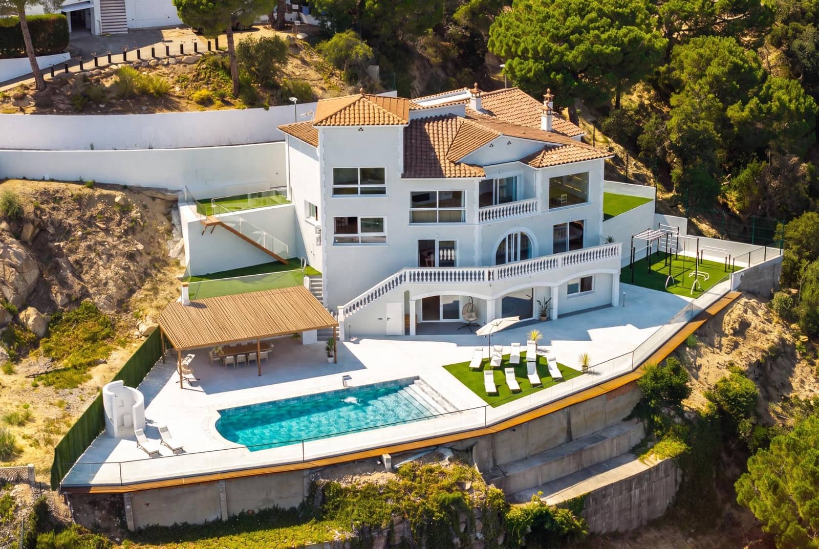5 makuuhuone Huvila myytävänä paikassa Lloret de Mar mukana uima-altaan 
autotalli - 4 500 000 € (Ref: 10030671)