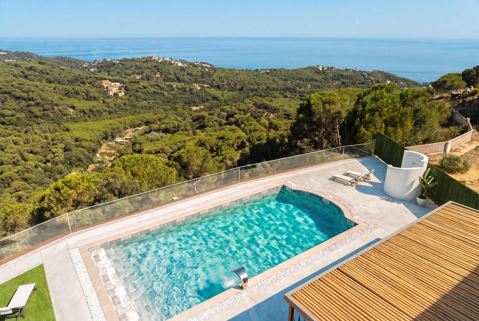 5 makuuhuone Huvila myytävänä paikassa Lloret de Mar mukana uima-altaan 
autotalli - 4 500 000 € (Ref: 10030671)