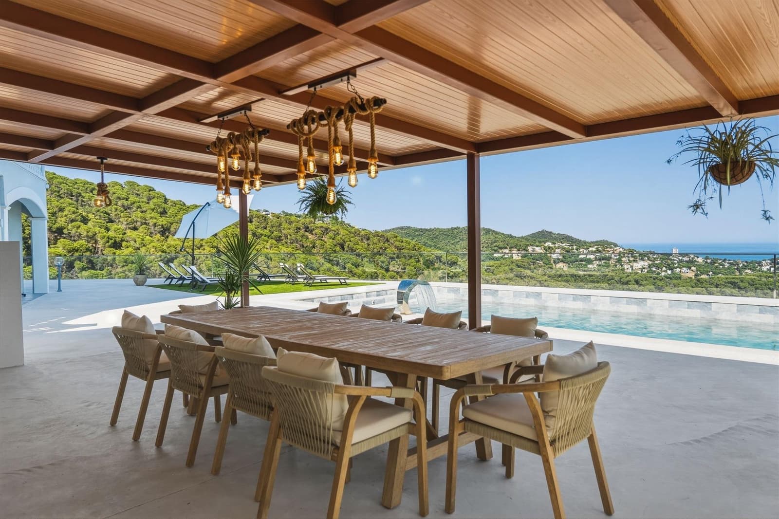 5 makuuhuone Huvila myytävänä paikassa Lloret de Mar mukana uima-altaan 
autotalli - 4 500 000 € (Ref: 10030671)