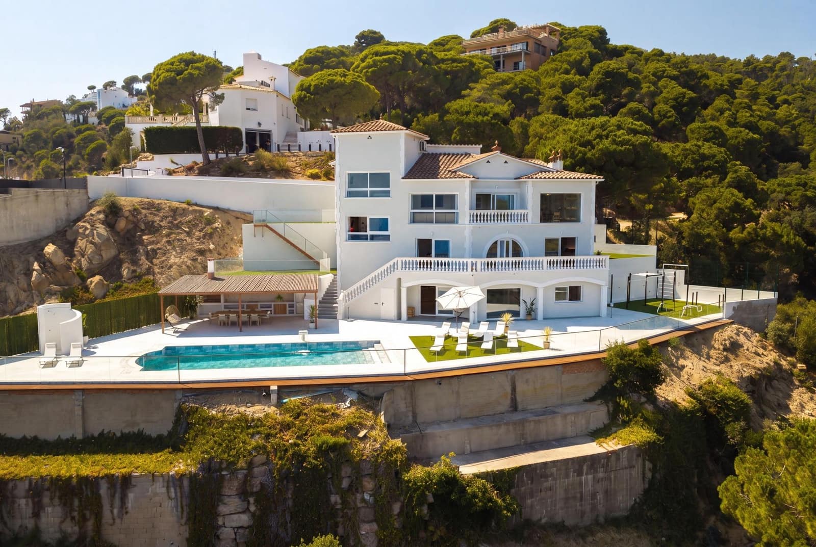 5 makuuhuone Huvila myytävänä paikassa Lloret de Mar mukana uima-altaan 
autotalli - 4 500 000 € (Ref: 10030671)