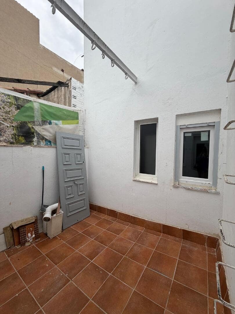 8 bedroom Apartment for sale in Lleida city - € 163,000 (Ref: 9829836)