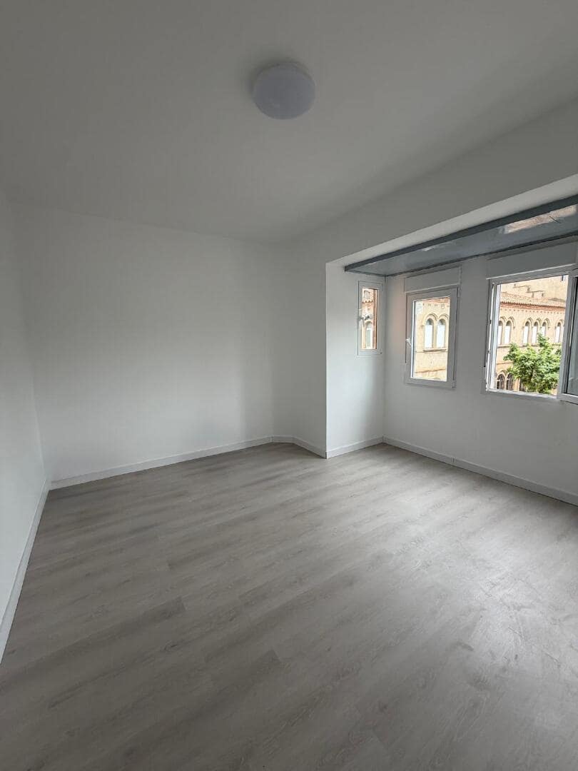 8 bedroom Apartment for sale in Lleida city - € 163,000 (Ref: 9829836)
