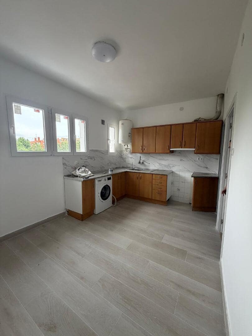 8 bedroom Apartment for sale in Lleida city - € 163,000 (Ref: 9829836)