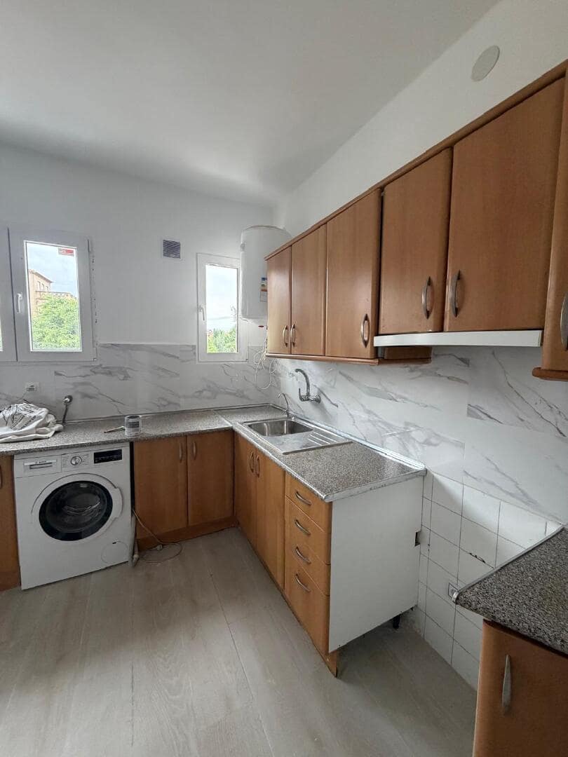8 bedroom Apartment for sale in Lleida city - € 163,000 (Ref: 9829836)