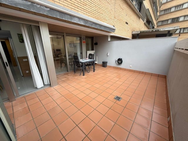 2 soveværelse Lejlighed til salg i Girona by med swimmingpool - € 259.000 (Ref: 9829838)