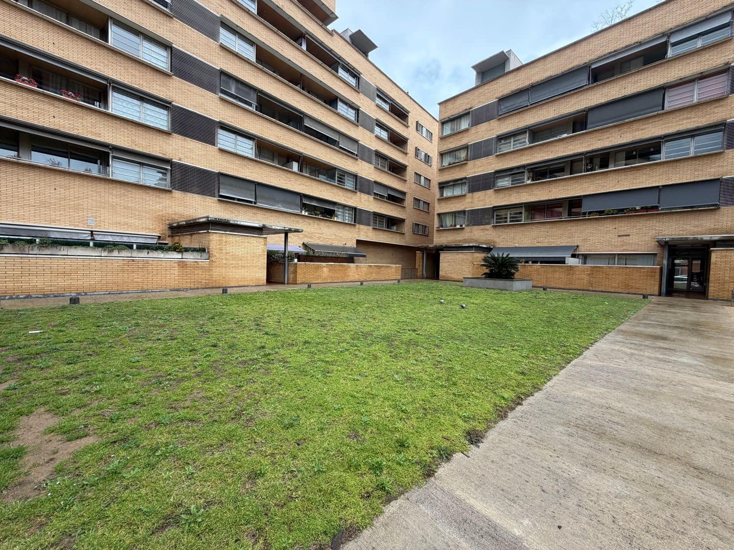 2 sypialnia Apartament na sprzedaż w Miasto Girona z basenem - 259 000 € (Ref: 9829838)