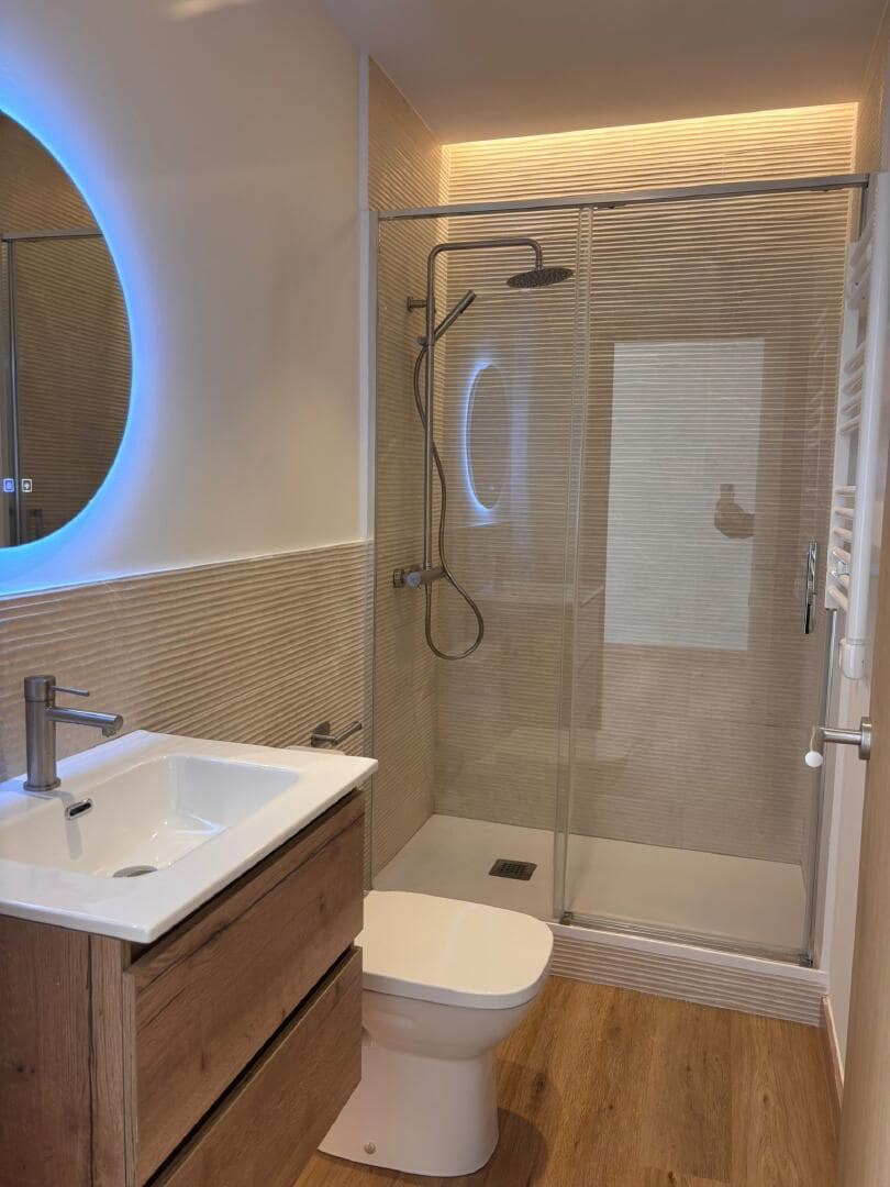 3 bedroom Commercial for rent in Barcelona city - € 1,150 (Ref: 9829839)