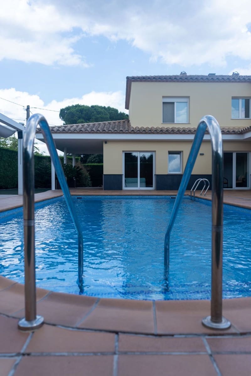 5 chambre Maison de Ville à vendre à Llagostera avec piscine - 690 000 € (Ref: 9829846)