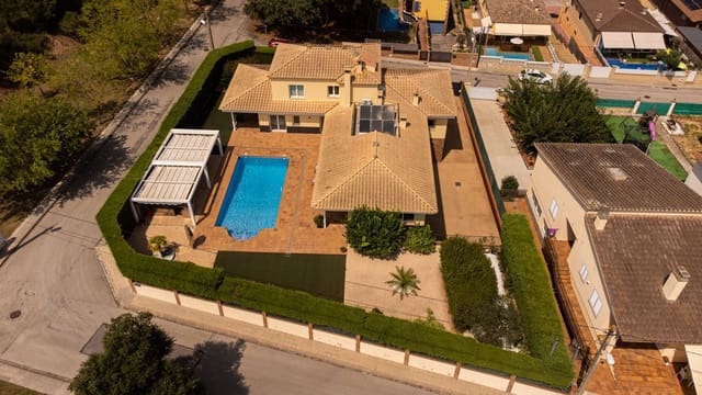 5 soverom Hus til salgs i Llagostera med svømmebasseng - € 690 000 (Ref: 9829846)