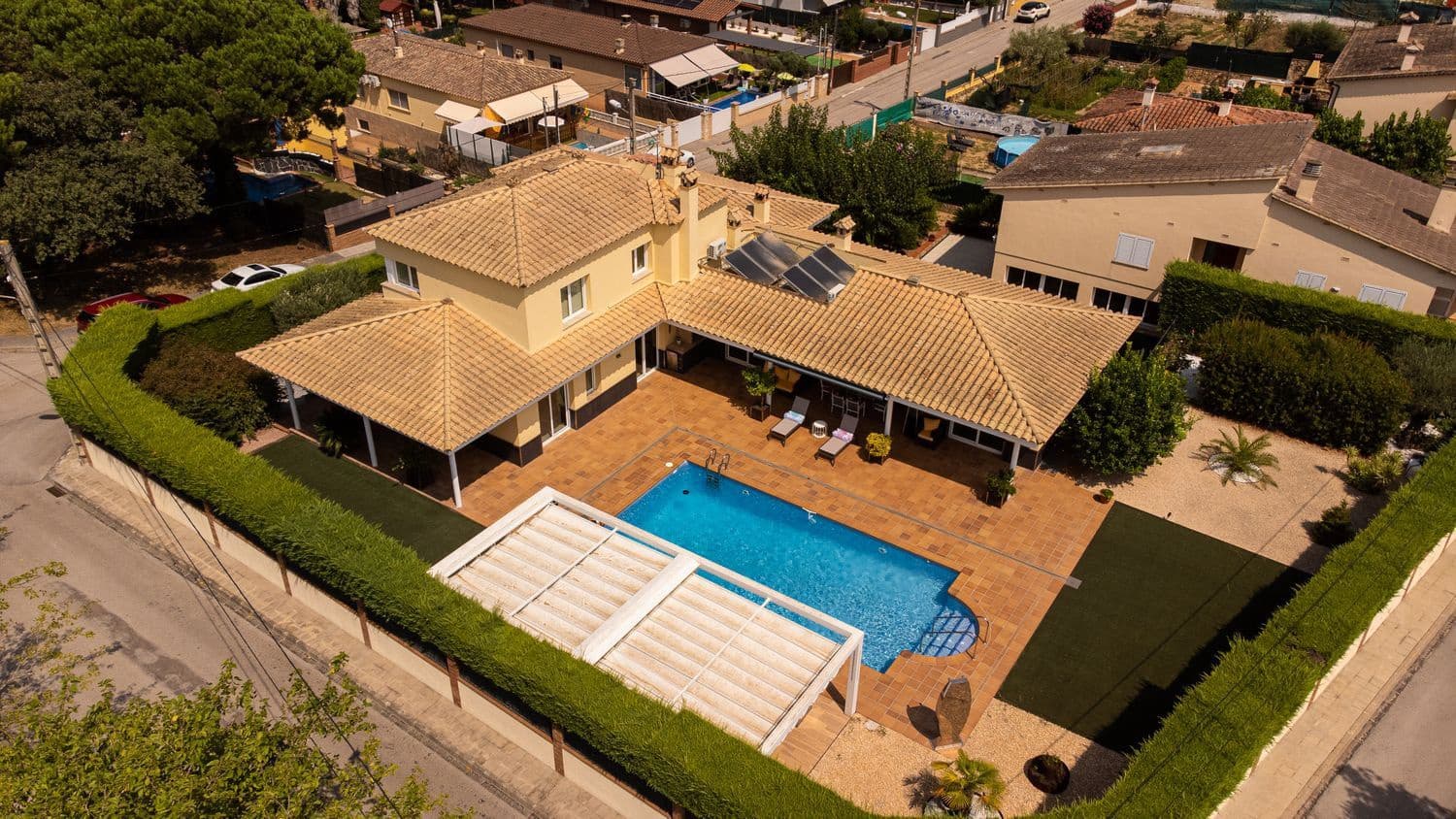 5 chambre Maison de Ville à vendre à Llagostera avec piscine - 690 000 € (Ref: 9829846)
