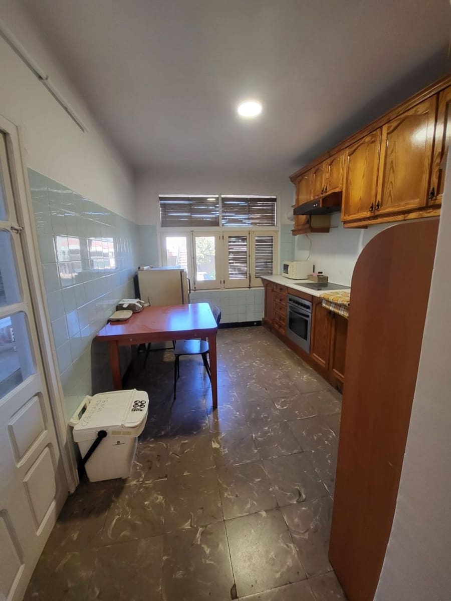 6 chambre Maison de Ville à vendre à Llagostera - 360 000 € (Ref: 9829847)