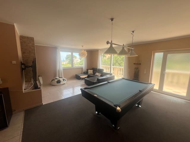 8 soveværelse Byhus til salg i Pals med swimmingpool - € 1.100.000 (Ref: 9829854)