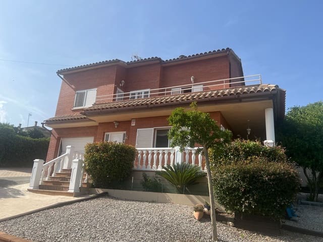 4 bedroom Townhouse for sale in Maçanet de la Selva with pool - € 365,000 (Ref: 9829855)