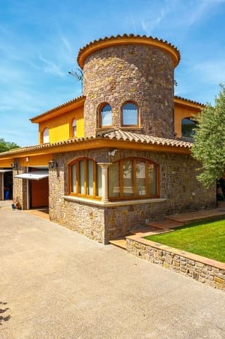 5 soverom Hus til salgs i Mont-ras med svømmebasseng - € 1 090 000 (Ref: 9829859)