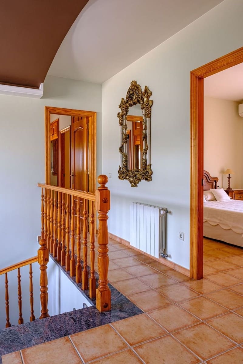 5 soverom Hus til salgs i Mont-ras med svømmebasseng - € 1 090 000 (Ref: 9829859)