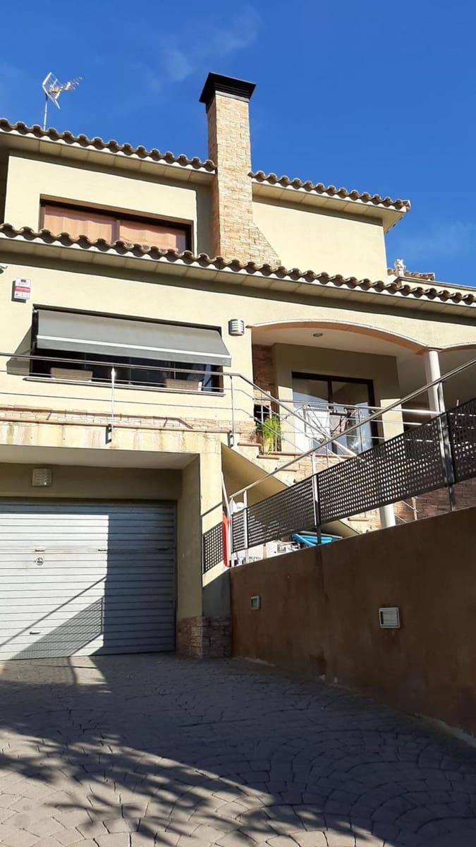 4 bedroom Townhouse for sale in Calonge i Sant Antoni with pool - € 690,000 (Ref: 9829861)