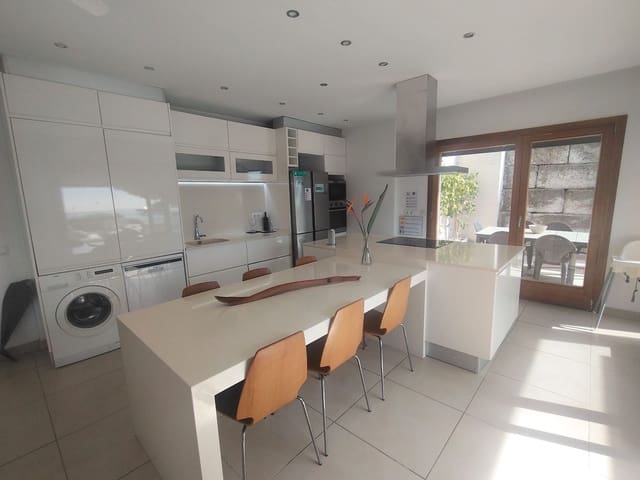 4 bedroom Townhouse for sale in Sant Cebrià de Vallalta with pool - € 750,000 (Ref: 9829863)