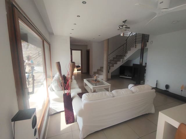 4 bedroom Townhouse for sale in Sant Cebrià de Vallalta with pool - € 750,000 (Ref: 9829863)