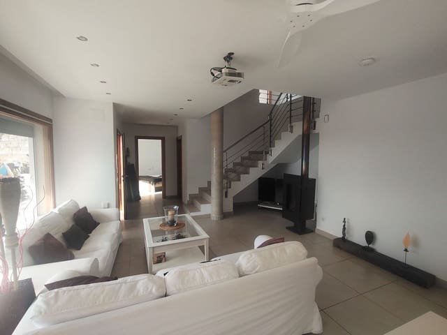 4 bedroom Townhouse for sale in Sant Cebrià de Vallalta with pool - € 750,000 (Ref: 9829863)