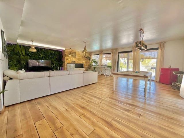 6 soveværelse Byhus til salg i Blanes med swimmingpool - € 794.000 (Ref: 9829864)