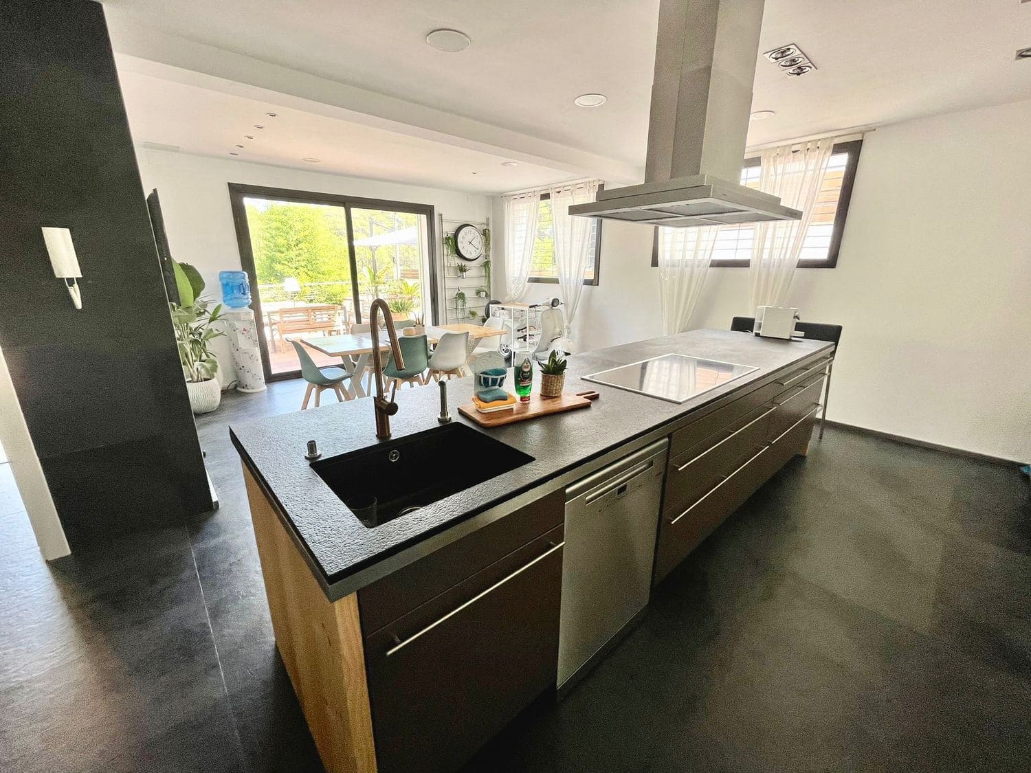 6 soveværelse Byhus til salg i Blanes med swimmingpool - € 794.000 (Ref: 9829864)