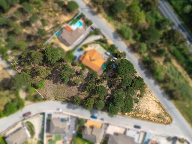 Ubebygd land til salgs i Aiguaviva Parc, Vidreres - € 359 000 (Ref: 9829869)