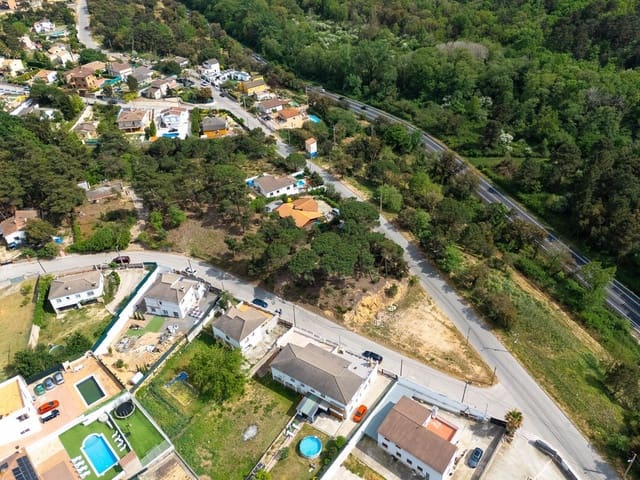 Ubebygd land til salgs i Aiguaviva Parc, Vidreres - € 359 000 (Ref: 9829869)