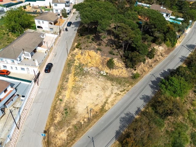 Ubebygd land til salgs i Aiguaviva Parc, Vidreres - € 359 000 (Ref: 9829869)