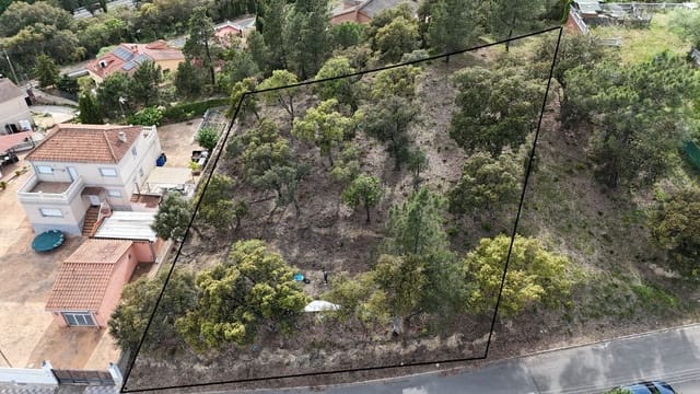 Ubebygd land til salgs i Aiguaviva Parc, Vidreres - € 72 500 (Ref: 9829871)