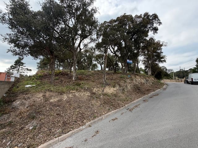Ubebygd land til salgs i Aiguaviva Parc, Vidreres - € 72 500 (Ref: 9829871)