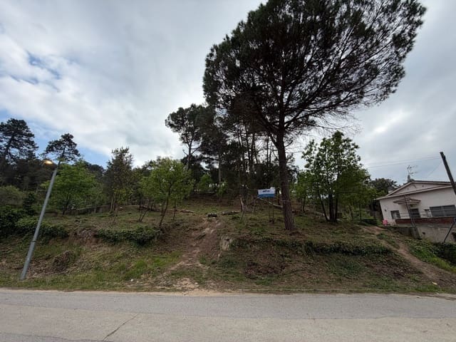 Grunde uden byggetilladelser til salg i Urbanitzacions del Nord, Lloret de Mar - € 40.900 (Ref: 9832912)