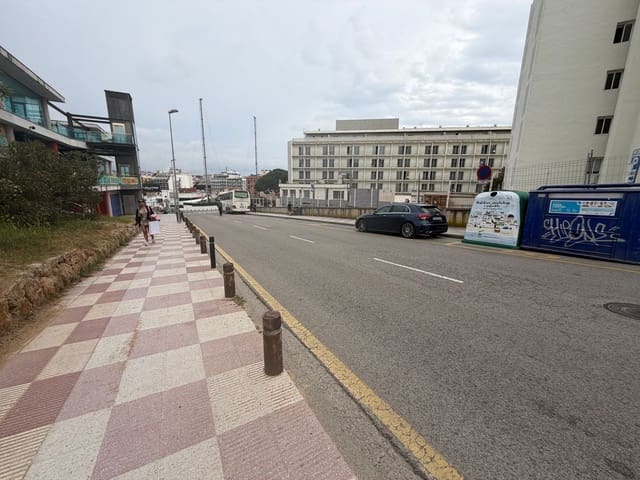 Garasje til salgs i Fenals, Lloret de Mar - € 85 000 (Ref: 9832913)