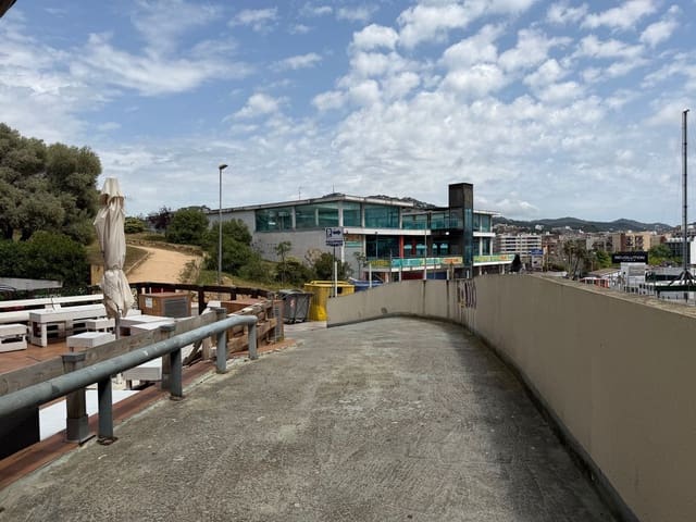 Garasje til salgs i Fenals, Lloret de Mar - € 85 000 (Ref: 9832913)