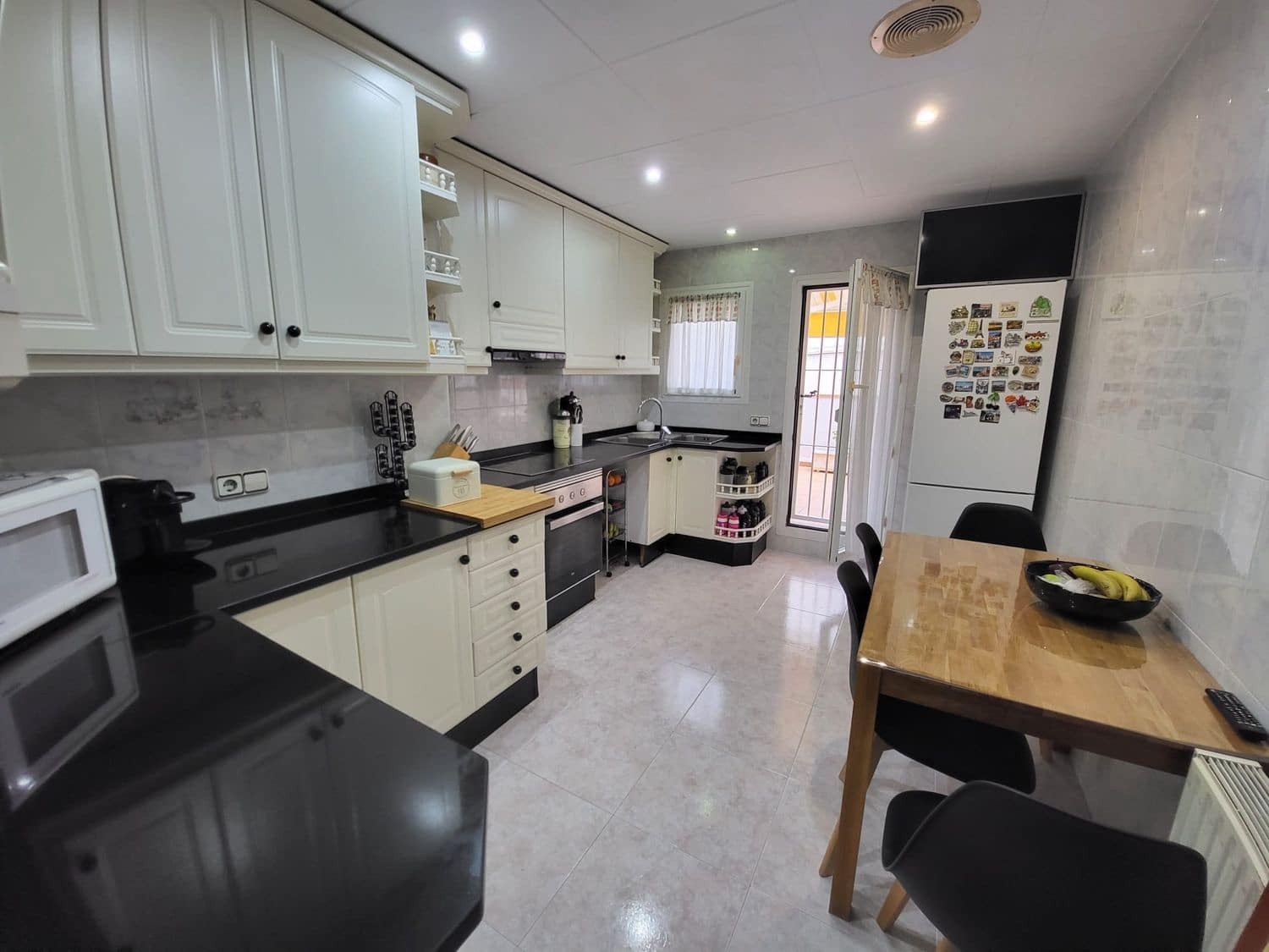 Apartment for sale in Lloret de Mar - € 425,000 (Ref: 9832914)